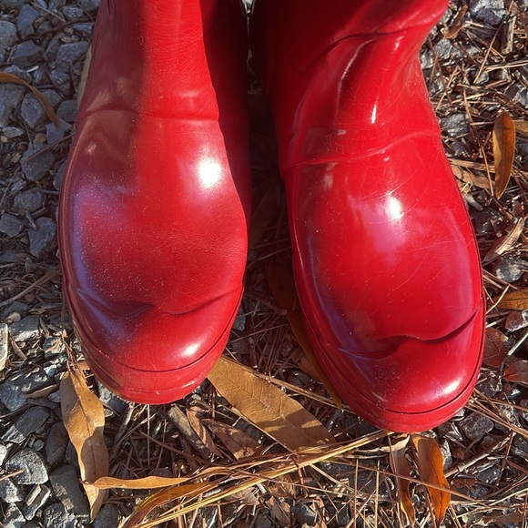 Hunter - Red Tall Gloss Rainboots - 6 - Picture 6 of 6